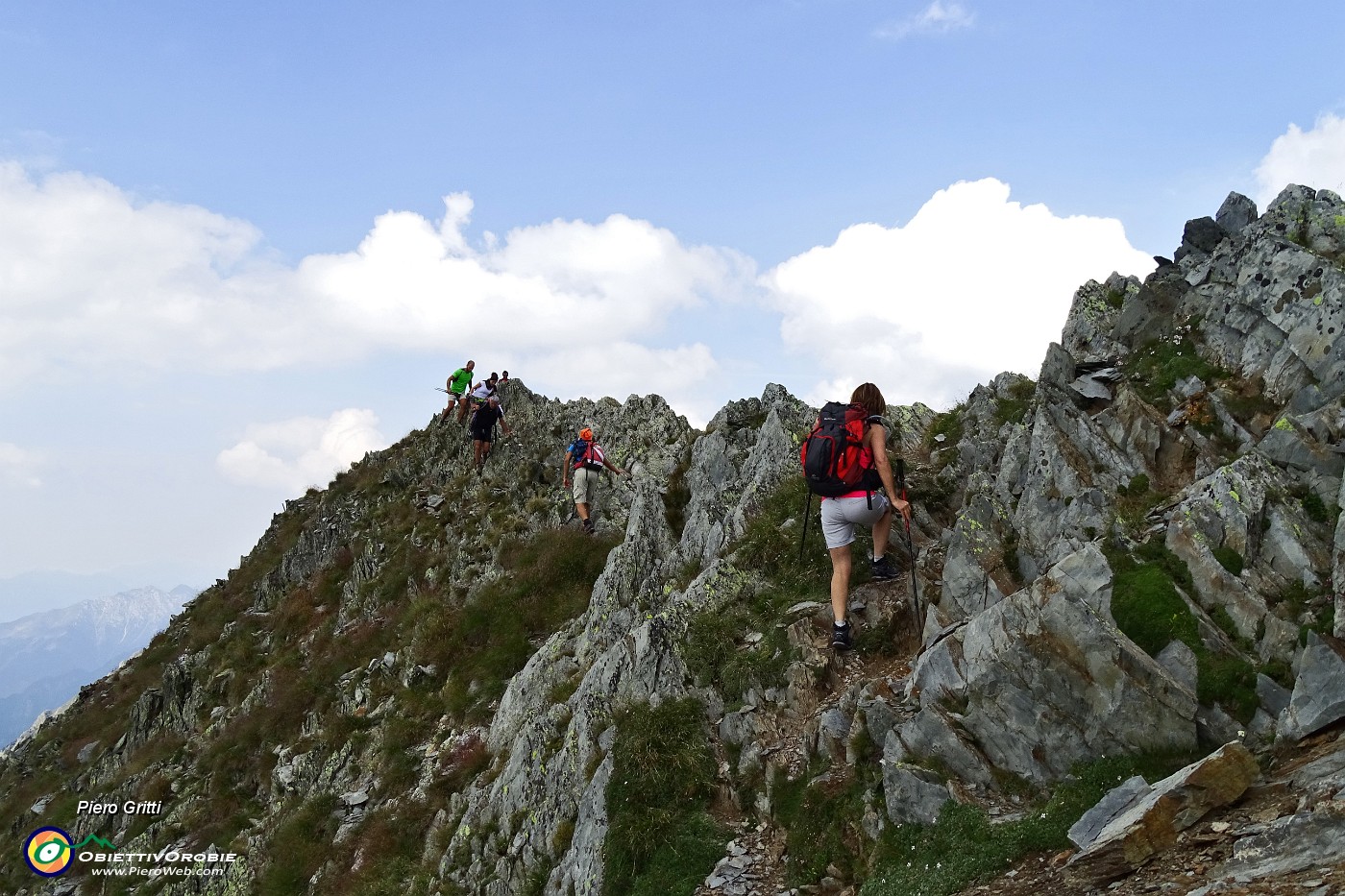 46 Meglio camminare sotto il filo di cresta.JPG -                                